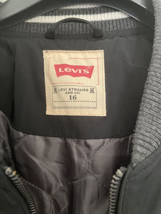 Casacos Levis e  colete benneton