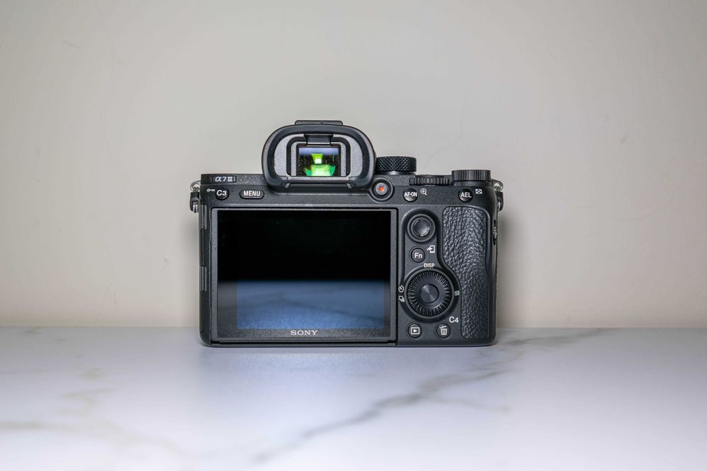 Sony A7 III – Excelente estado | Apenas 7.361 disparos | Fatura + Caixa + Extras