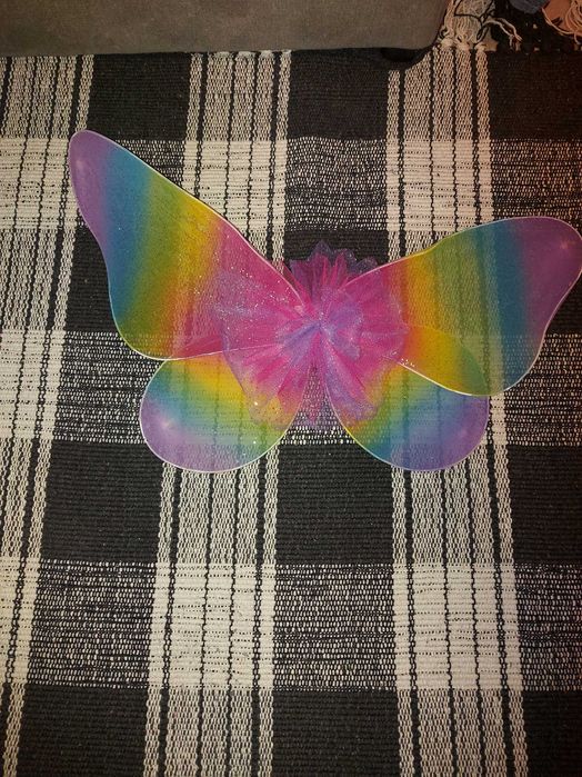 Vendo vários fatos de Carnaval