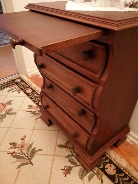 Móvel 4 gavetas, madeira maciça (Excelente estado)