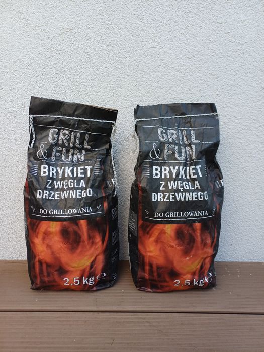 2szt Brykiet z wegla drzewnego 2,5kg Wroclaw