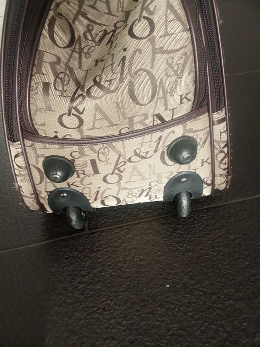Mala de viagem compacta e prática com rodinhas