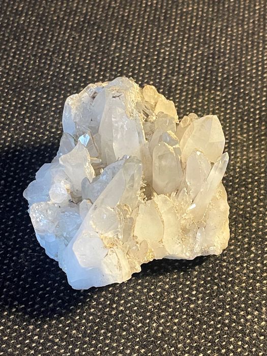 Aglomerado de cristais de quartzo natural
