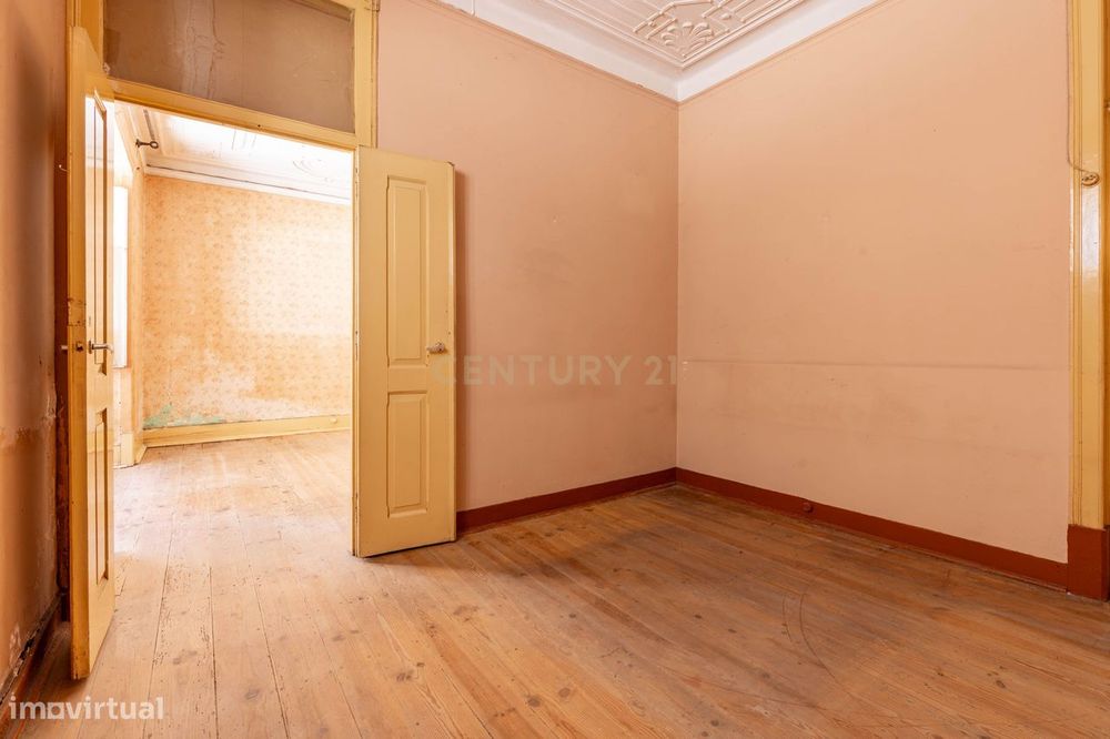 Charme Clássico | 185 m² | Varanda | Estrela - Lisboa