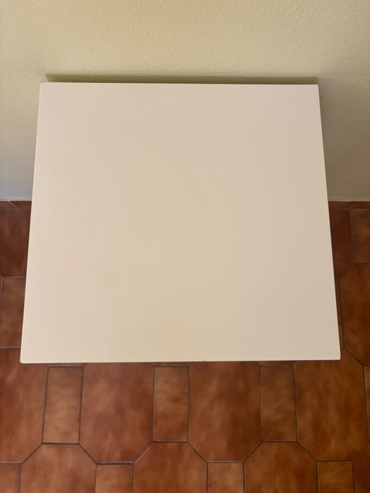 Mesa de cabeceira IKEA