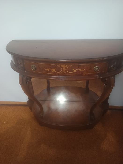 Aparador antigo com espelho