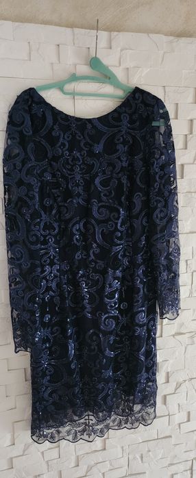 Piękna cekinowa sukienka