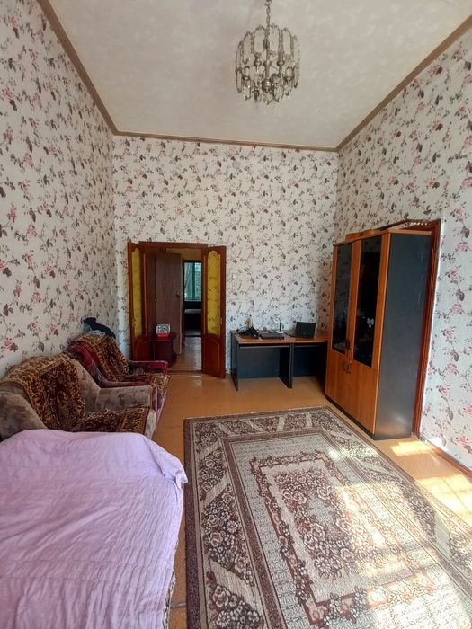 Продам 5-кімнатну квартиру 236.1 м² (2 квартири: 2к + 3к), 1 поверх, підвал