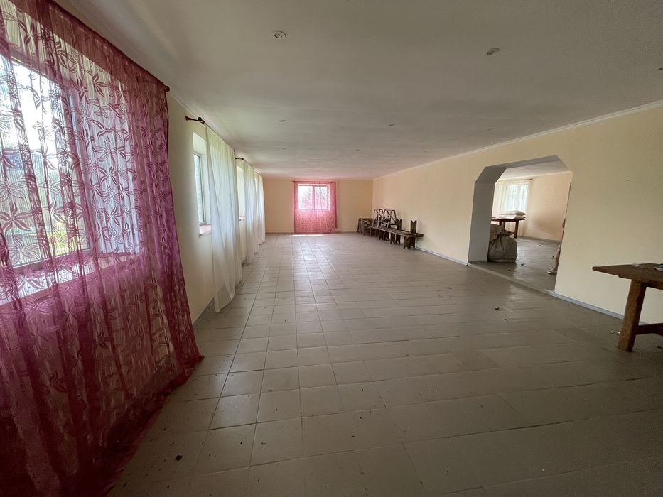 Земельна ділянка, майстерня та гуртожиток