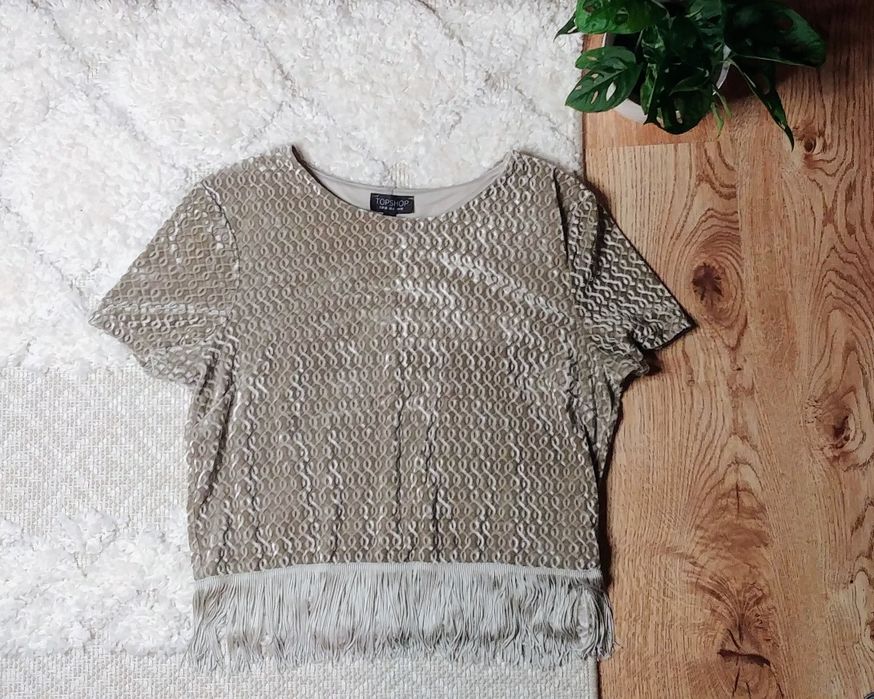 Bluzka z krótkim rękawem crop top srebrna welur frędzle