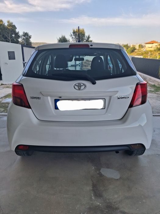 Toyota yaris em muito bom estado.