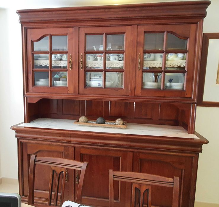 Mobilia em Castanho maciço