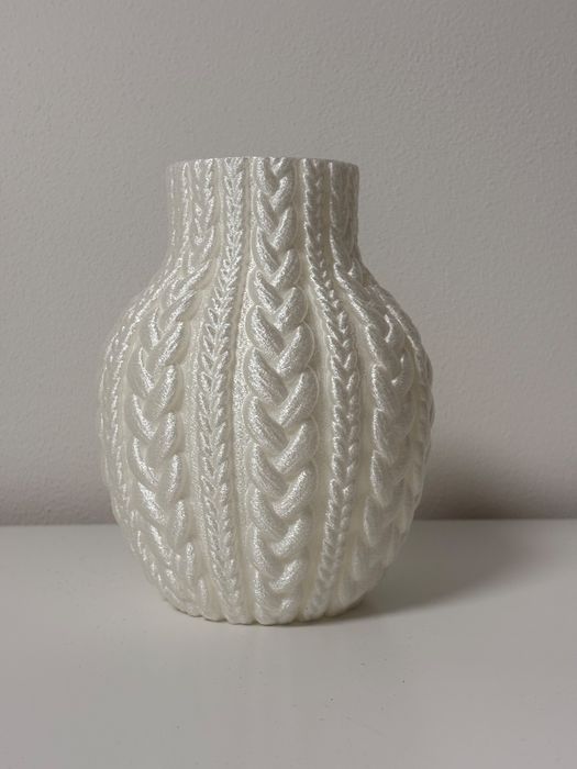 Vaso decorativo em estilo tricô e crochê