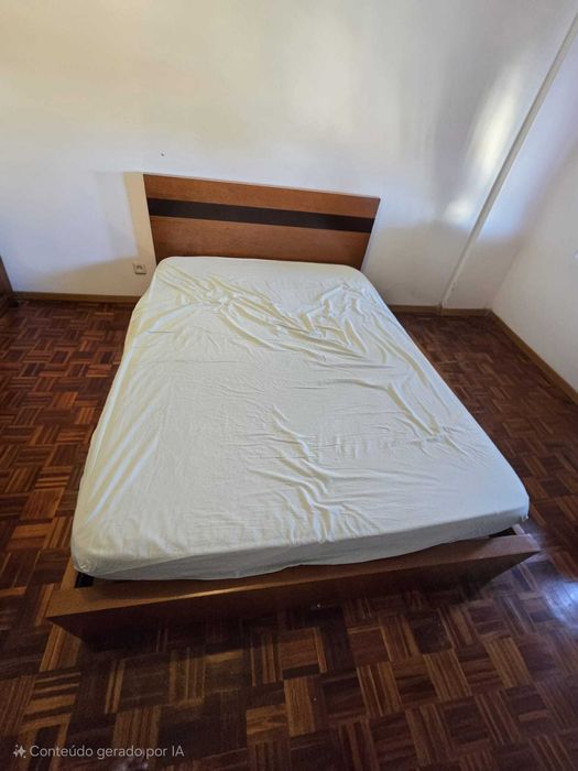 Cama de casal com colchão