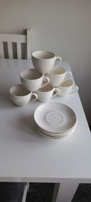 Piękne fiiliżanki za spodkami ecri
