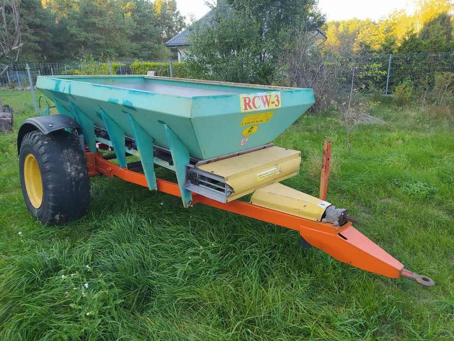 Rozsiewacz wapna RCW-3 | Ładowność 3t | Rok produkcji 1990