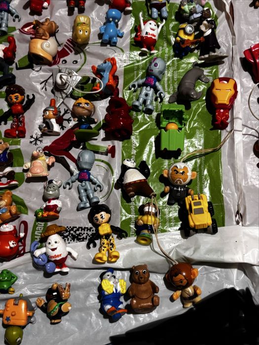 Мега-лот іграшок: Колекційні Kinder 90-х