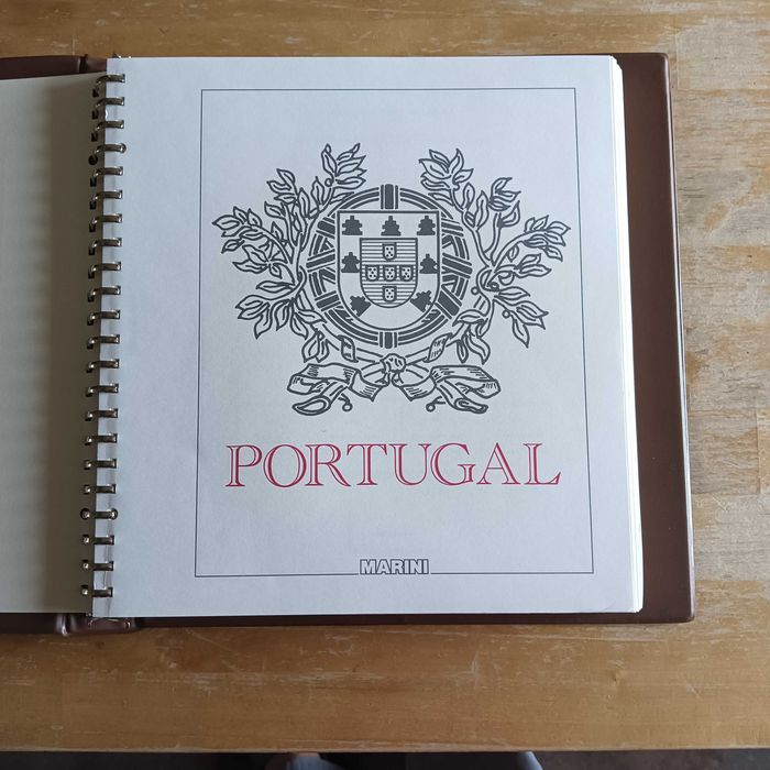 Selos portugueses – 2 Álbuns MARINI com folhas de 1974 a 1996