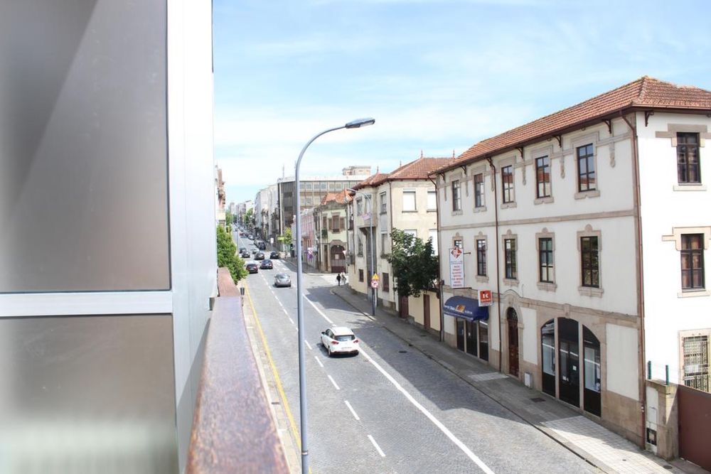 T1 arrendamento centro porto com varandas