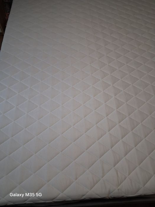 Łóżko małżeńskie