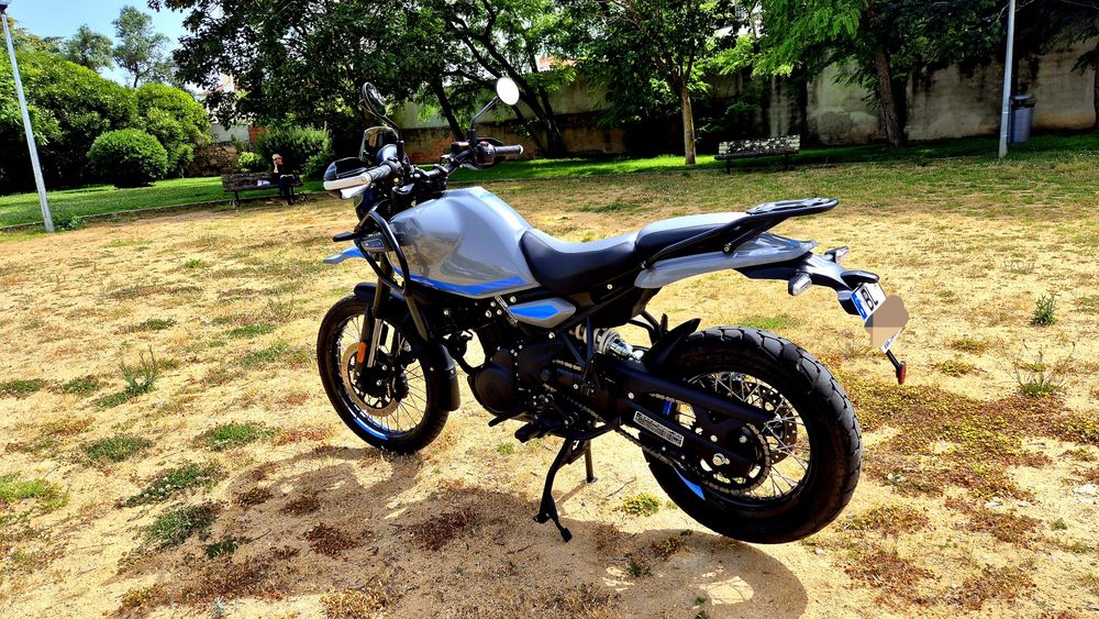 Royal Enfield Himalayan 450 2024 poucos kms