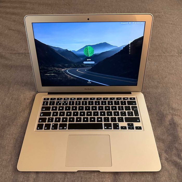 Vendo Macbook Air 13” 1.8 GHz 128GB + Magic Mouse