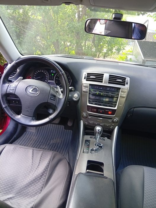Lexus is 250/2007