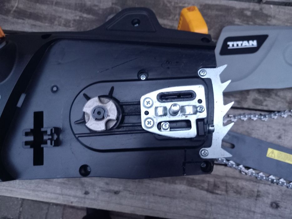 Piła łańcuchowa Titan 2000 W