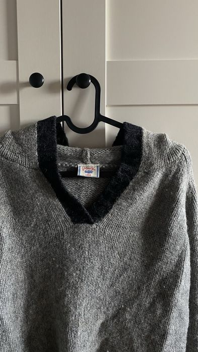 Sweter wełniany 100% wool z kapturem szary