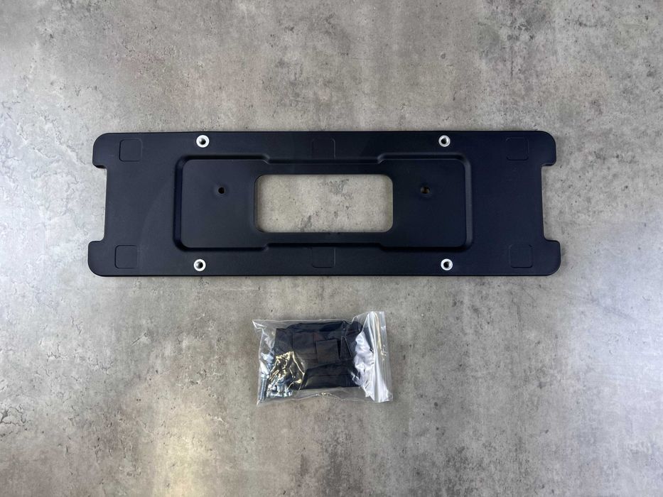 Рамка номерного знаку  -  Volvo XC60 II  /  S90 II  -  31425786