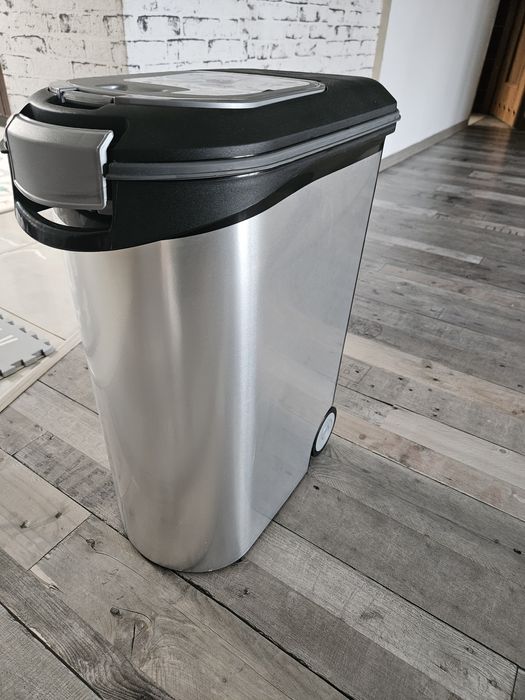 Curver Pojemnik na karmę 20kg / 54l