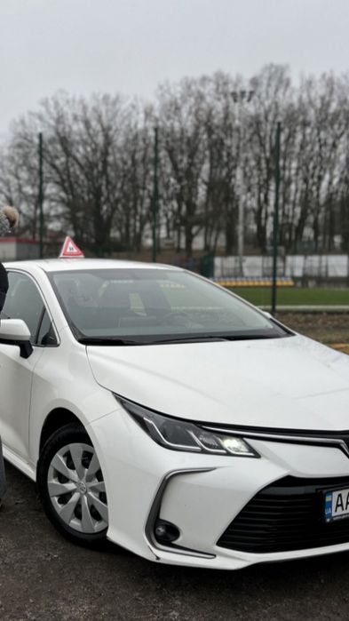 Навчання водінню на тойота КОРОЛА . Приватний автоінструктор
