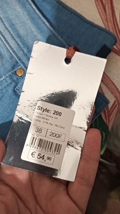 Calças novas com etiqueta  com apliques