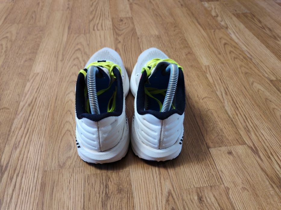 Кроссовки Brooks Launch GTS 9