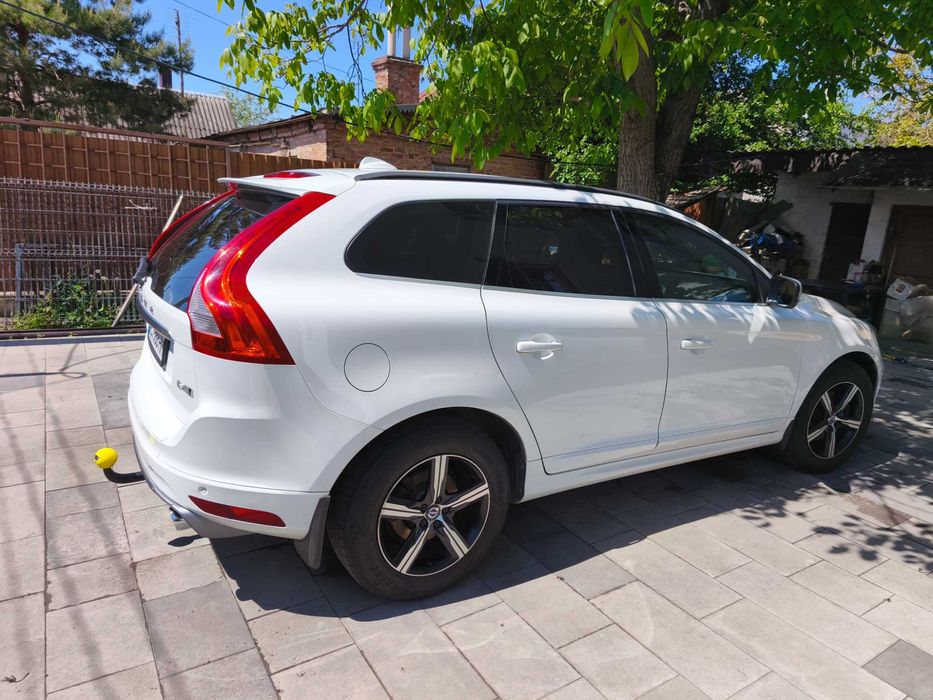 Volvo XC60 2017 2.4 R-Design