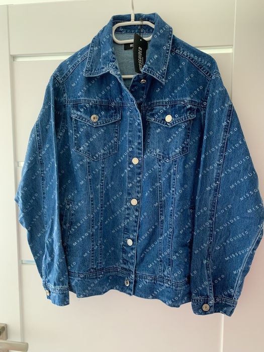 Nowa jeansowa dżinsowa kurtka missguided napisy
