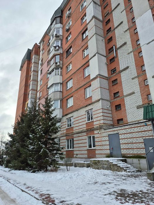 Продам 3 к.кв 97м.кв +кладовка,метро Хол гора.вул.Дудінська 9