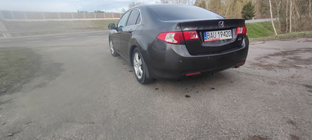 Sprzedam Hondę Accord.