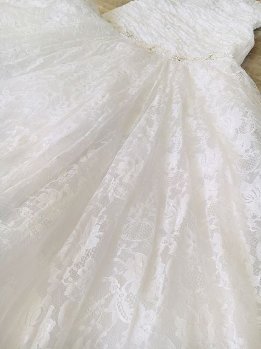 Ніжна весільна сукня