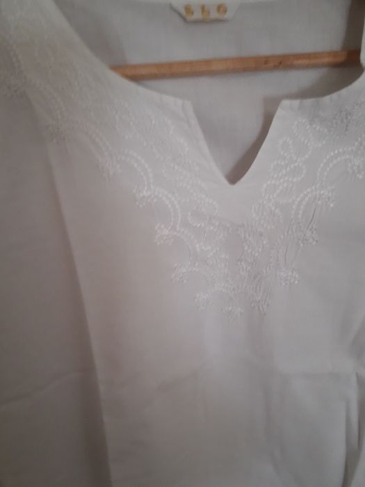 Blusa senhora cor branca algodão fino tamanho M/L bordafa à frente
