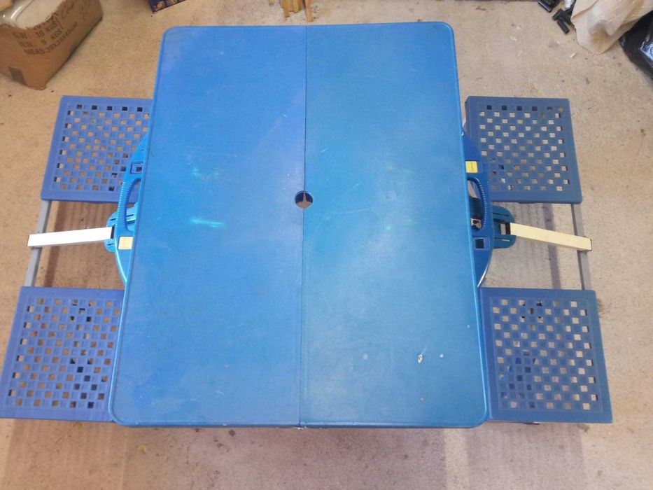 Vendo mesa com 6 cadeiras