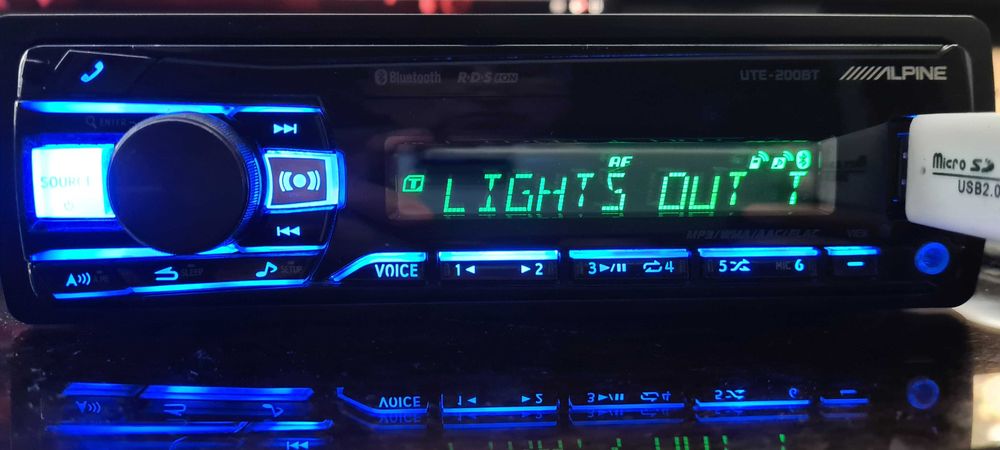 Alpine UTE-200BT com USB e Bluetooth