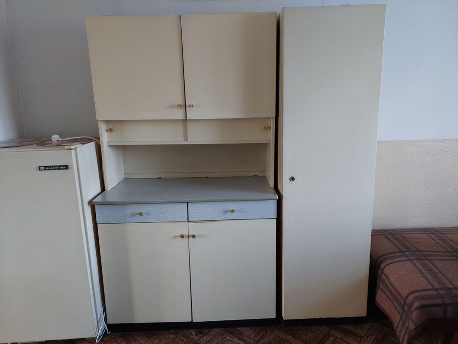 Kredens kuchenny z czasów PRL