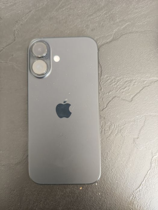iPhone 16  czarny