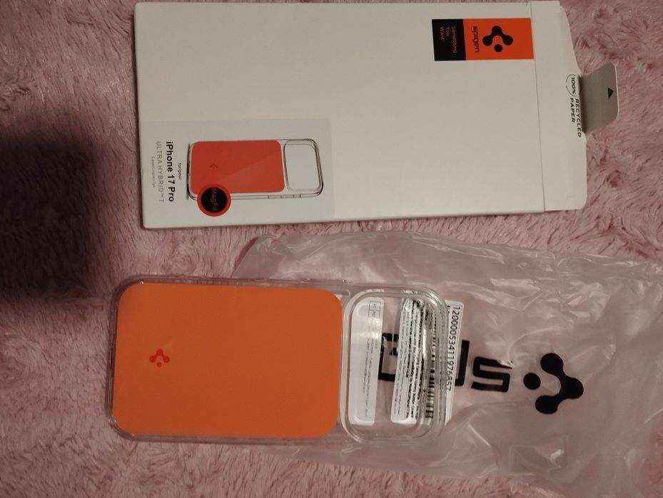 Capa Spigen para iPhone 17 Pro nova nunca usada