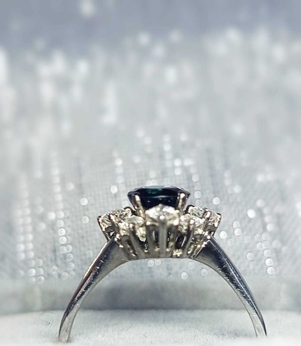 Złoty pierścionek z szafirem i diamentami (2176)