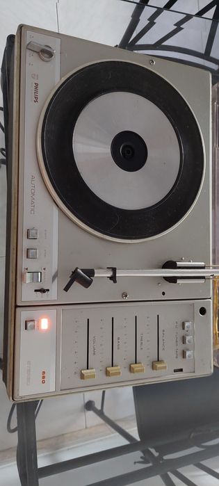 Gira discos Philips 660