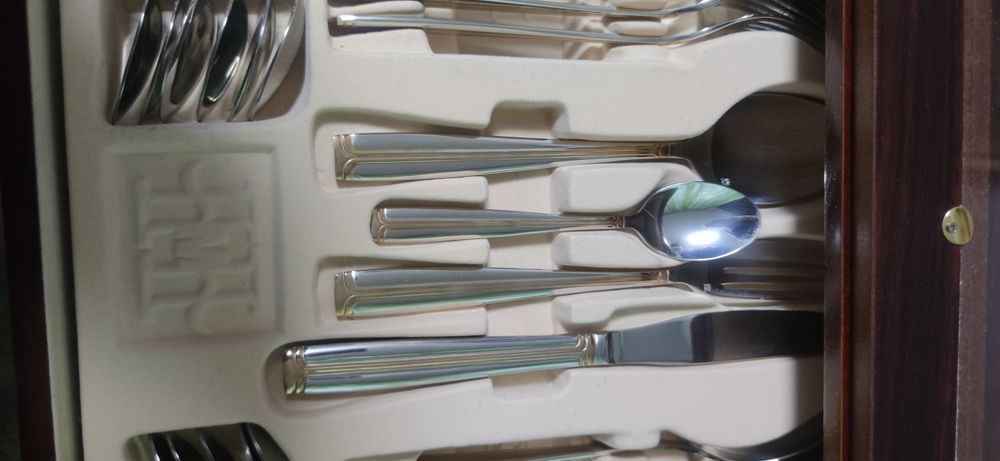 Продам набор столовых приборов