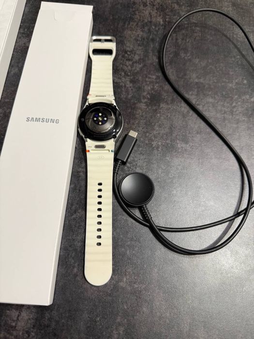 Продам Смарт-годинник Samsung Galaxy Watch 7 40mm Cream