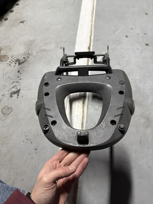 Кріплення кофра на suzuki gsx 8s